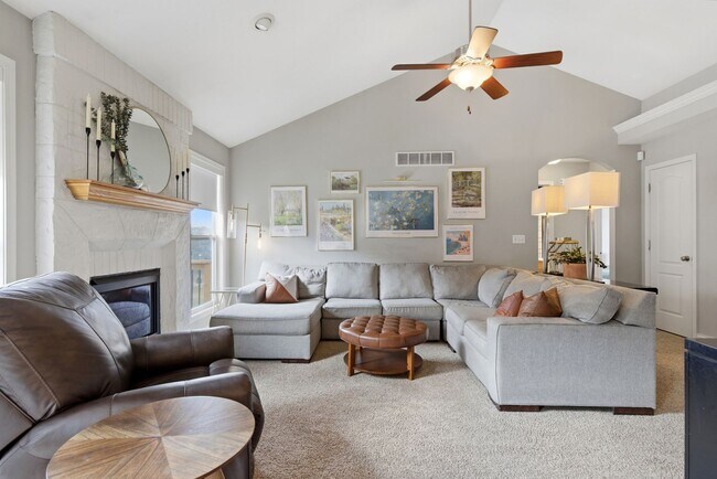 Foto del edificio - 5 bed/ 3 bath Single Family Home.