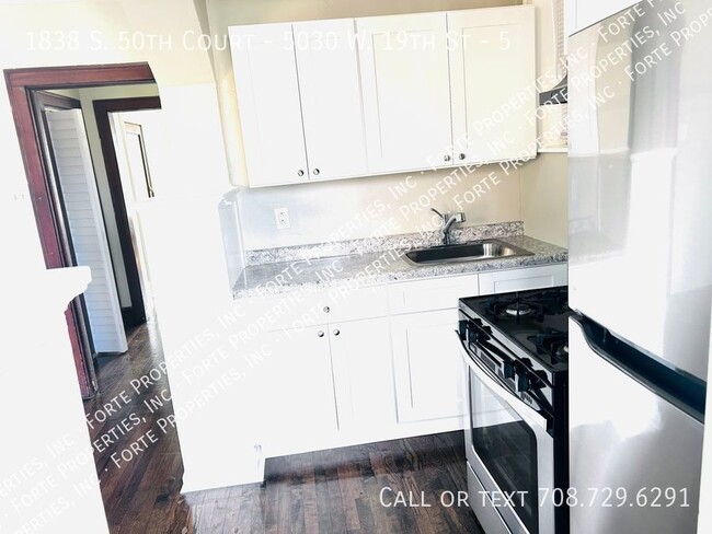Building Photo - Studio Apartment