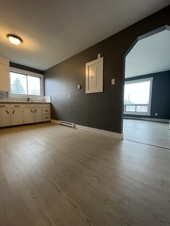 Building Photo - 46 Terris Ave