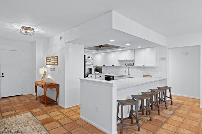 Foto del edificio - 3280 S Shore Dr