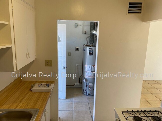 Foto del edificio - 4525 E 17th St