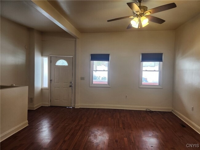 Building Photo - 410 Graves St