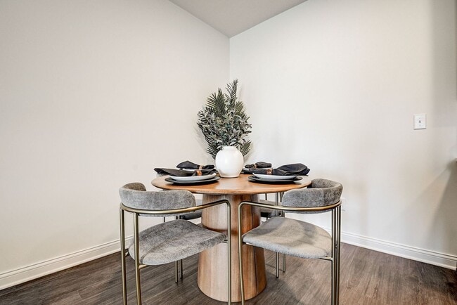 Interior Photo - The E