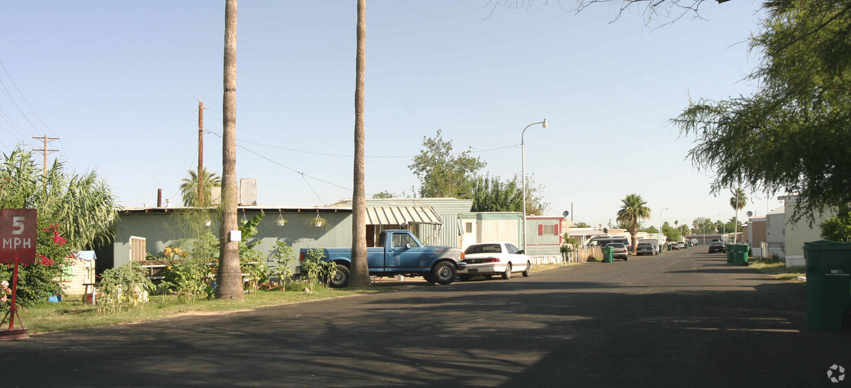 Primary Photo - Lamplighter Mhp-48 Spaces