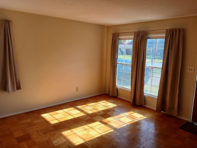 Foto del edificio - 2511 Meadow Dr
