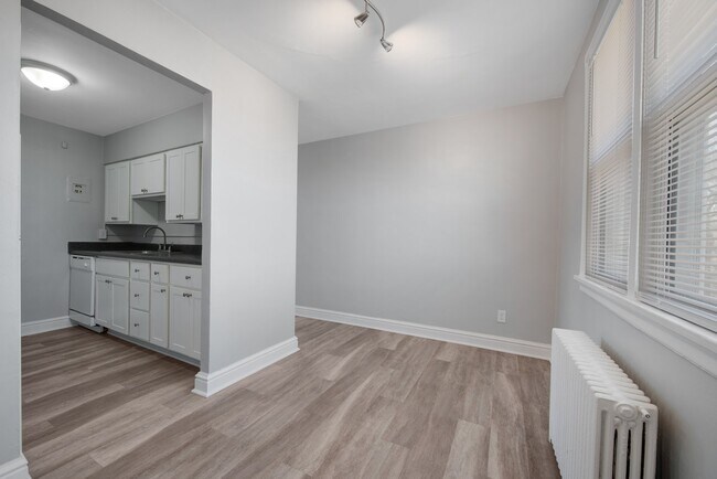 Building Photo - 617 Southcrest Dr