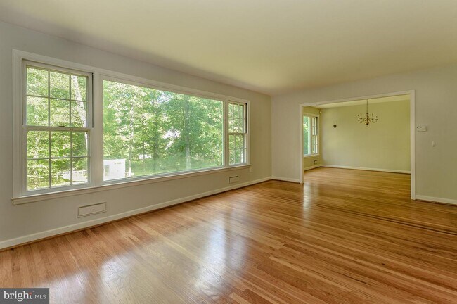 Foto del edificio - 779 Laurel Ln