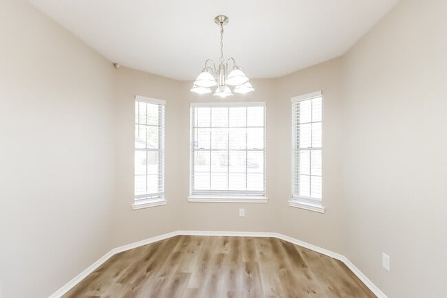 Building Photo - 18718 Timber Trce Dr