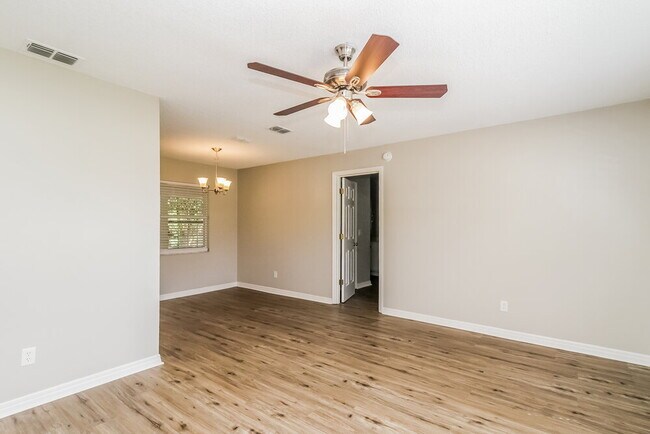 Foto del edificio - 3028 Dikewood Ct