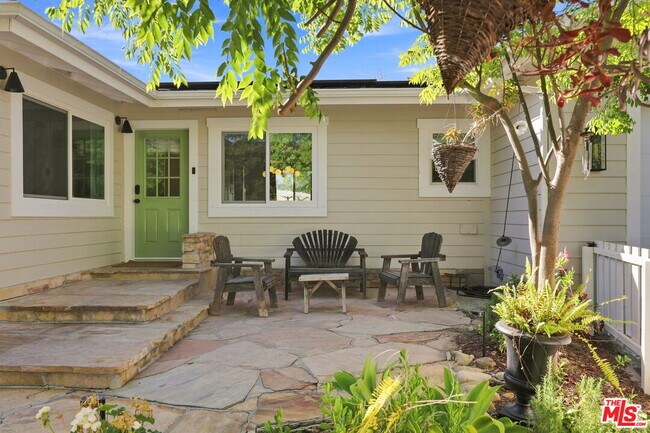 Building Photo - 107 Alto Dr