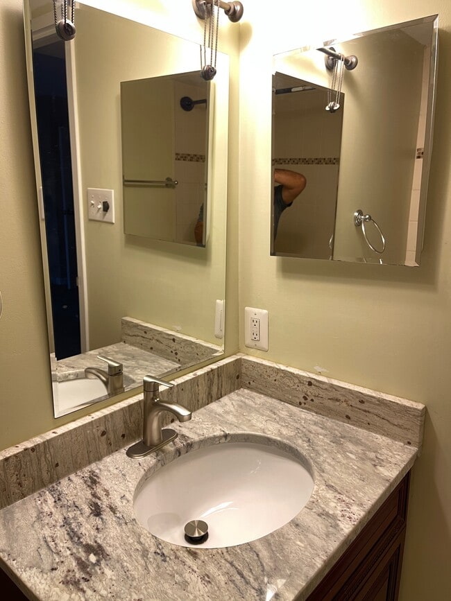 Photo - 250 S Reynolds St Apartment
