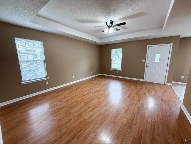 Foto del edificio - 304 Spring Creek Dr