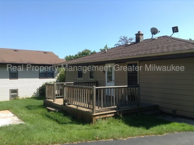 Building Photo - 9332 W Goodrich Ave