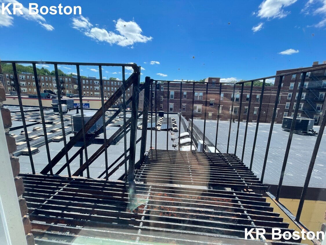 Building Photo - 1376 Commonwealth Ave