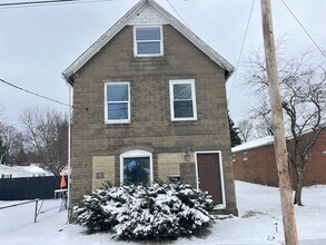 Building Photo - 145 Harris St