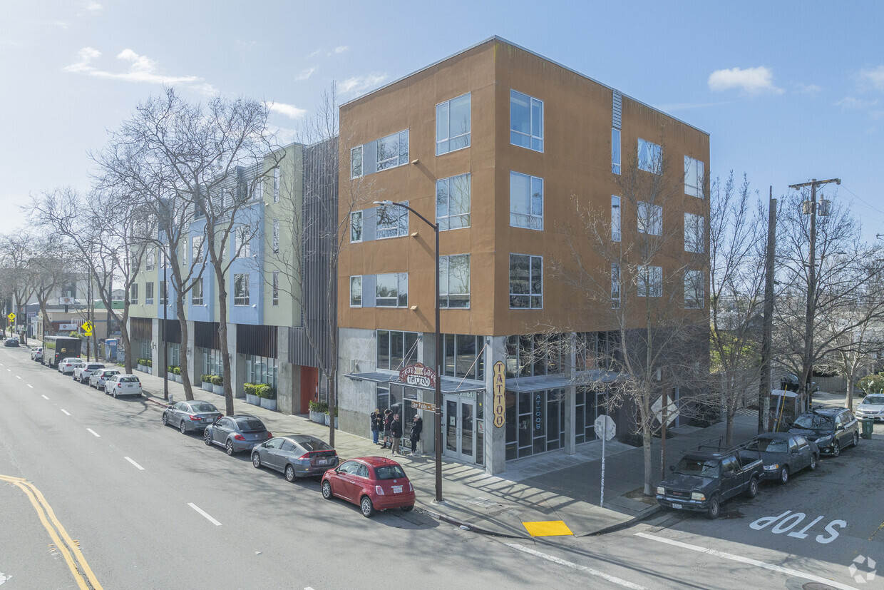 Primary Photo - Avenue West