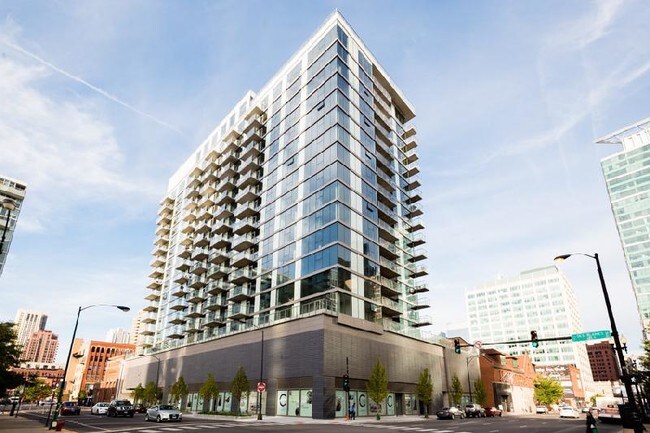 Building Photo - 122 S Desplaines St