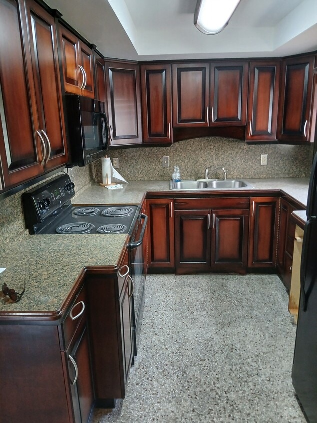 Primary Photo - 360 Hibiscus Rd