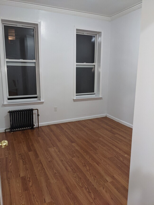 Foto del edificio - 2462 64th St