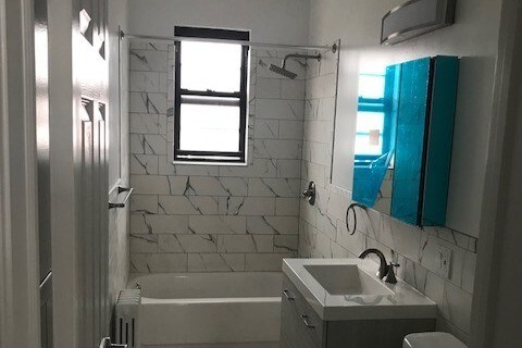 Primary Photo - 2595 St Raymond Ave