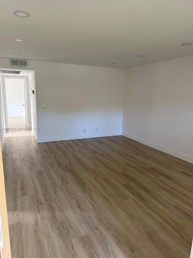 Foto del edificio - 100 SW 132nd Way