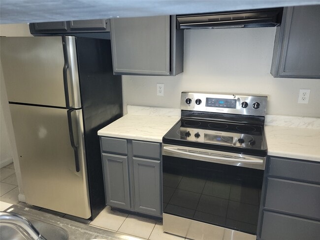 Foto del edificio - 7200 W T C Jester Blvd