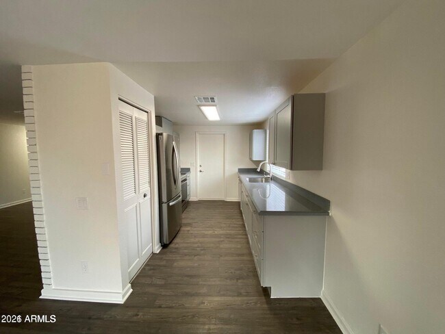 Foto del edificio - 2408 N Longmore St