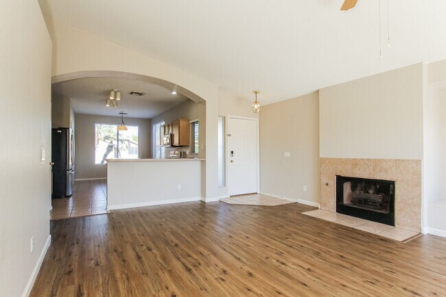 Foto del edificio - 8547 W Laurel Ln