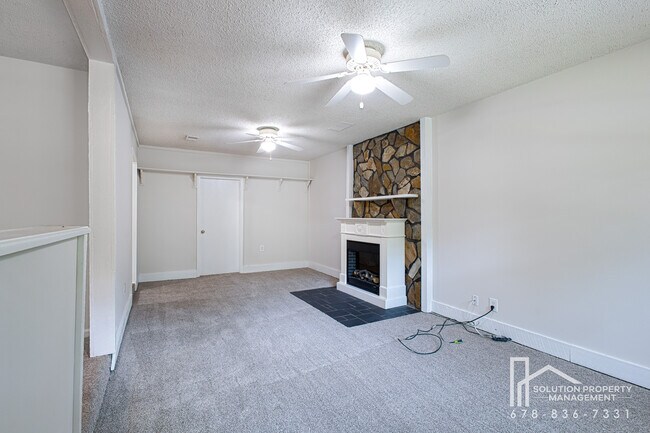 Building Photo - 1006 Hampton Ct NW