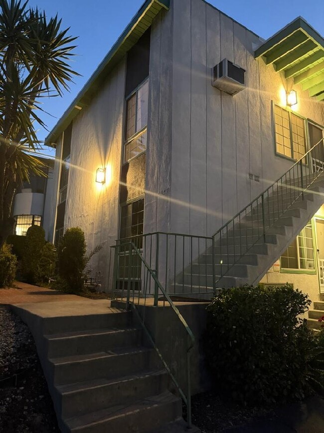 Building Photo - 1357 Edgecliffe Dr