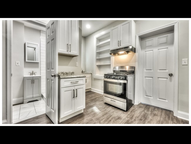 Foto del edificio - 2220 Lyndhurst Ave