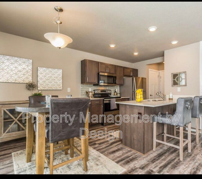 Building Photo - 763 NE Macey Way