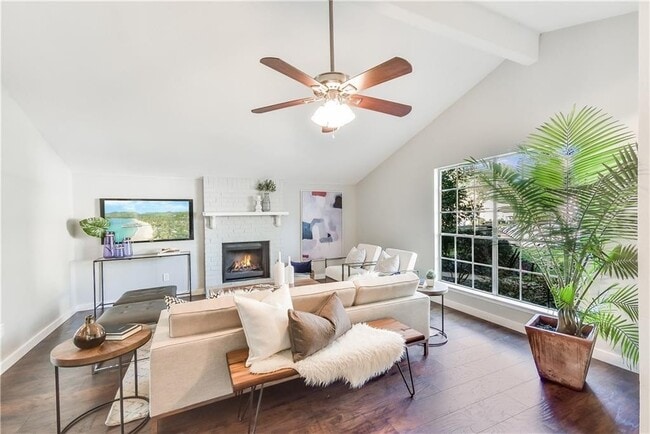 Building Photo - Beautiful Remodeled 3 Bedroom, 2 Bathroom ...