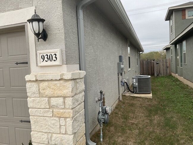 Building Photo - Move in Special - SECOND MONTH FREE| Gorge...