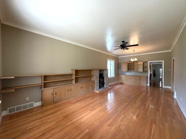 Foto del edificio - 503 S Bloomington St