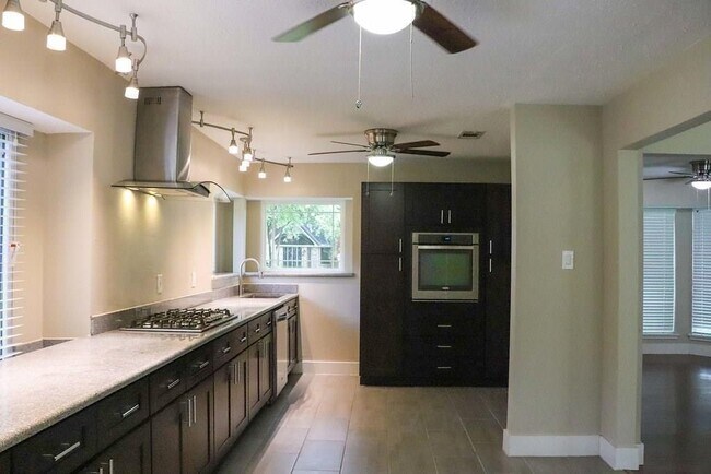 Foto del edificio - 6410 Trailway Ln