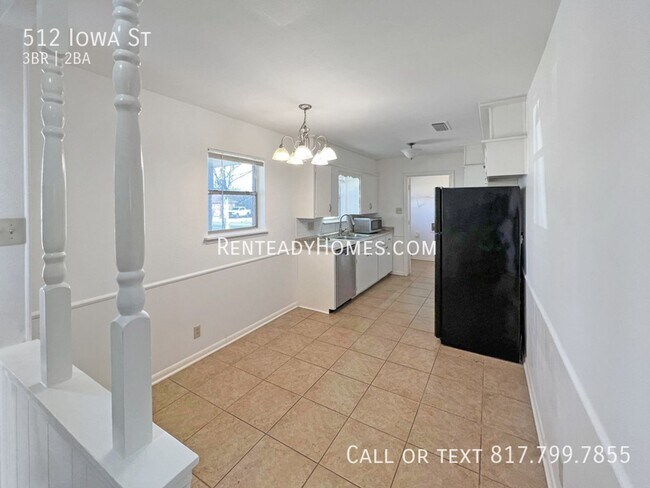 Building Photo - 512 Iowa St