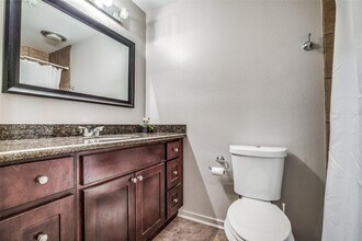 Building Photo - 246 Litchfield Ln