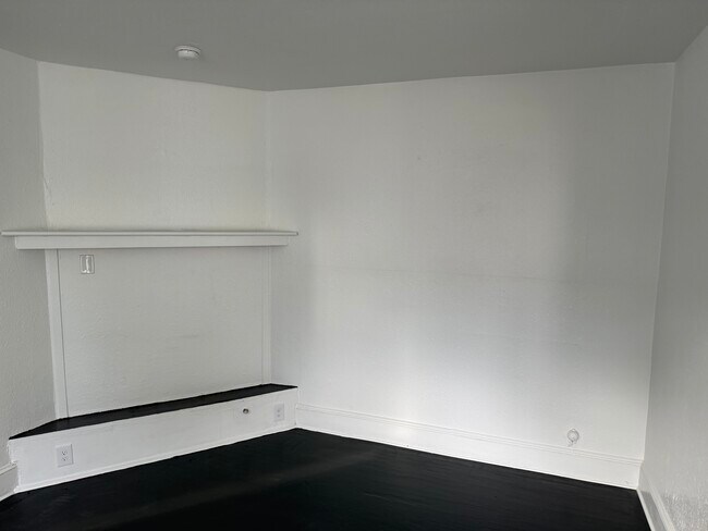 Building Photo - 1707 Holladay St