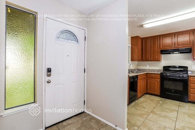 Building Photo - 4037 Vosburg St