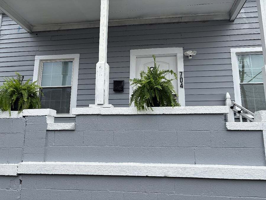 Primary Photo - 704 Lavinia St