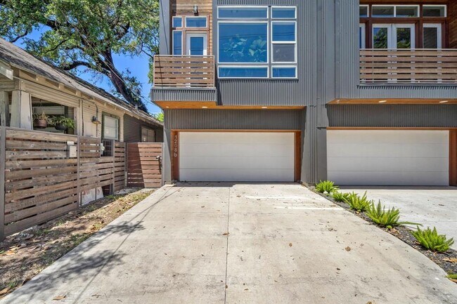 Building Photo - 1208 Crockett St