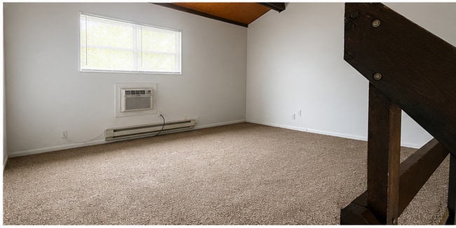 Building Photo - 1258 Green Valley Dr