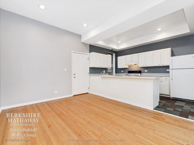 Foto del edificio - 2105 W Division St