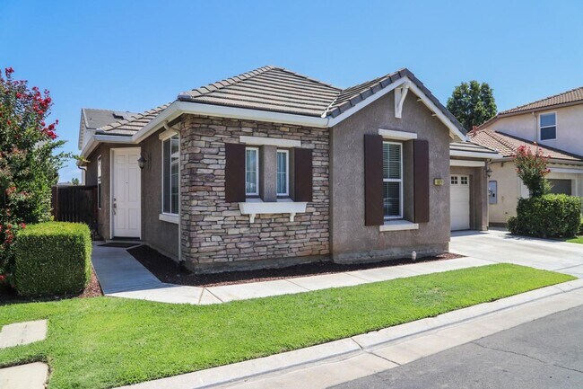 Building Photo - Charming North Clovis 3/2