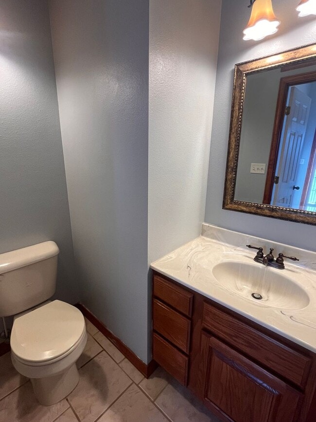 Building Photo - AVAILABLE NOW!!