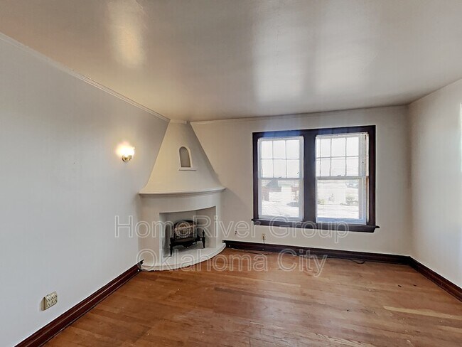 Building Photo - 2307 N Walker Ave