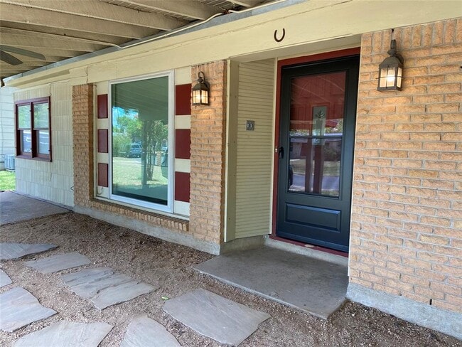 Building Photo - 1406 Green Forest Dr
