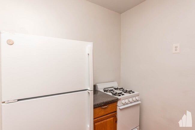 Building Photo - 1417 W Farwell Ave