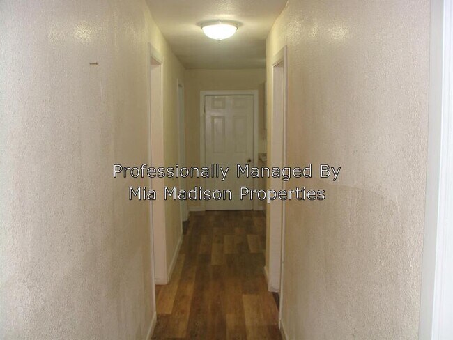 Foto del edificio - 204 McIntyre St